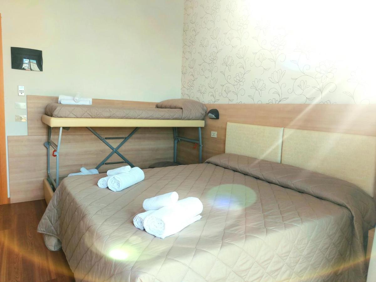 Hotel Monica Rimini Esterno foto