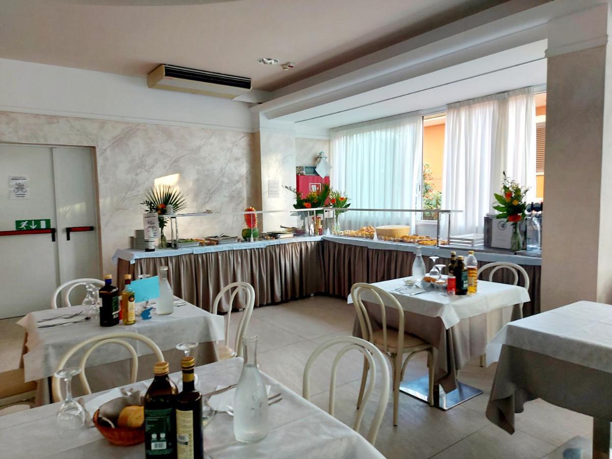 Hotel Monica Rimini Esterno foto
