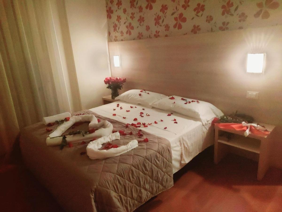 Hotel Monica Rimini Esterno foto