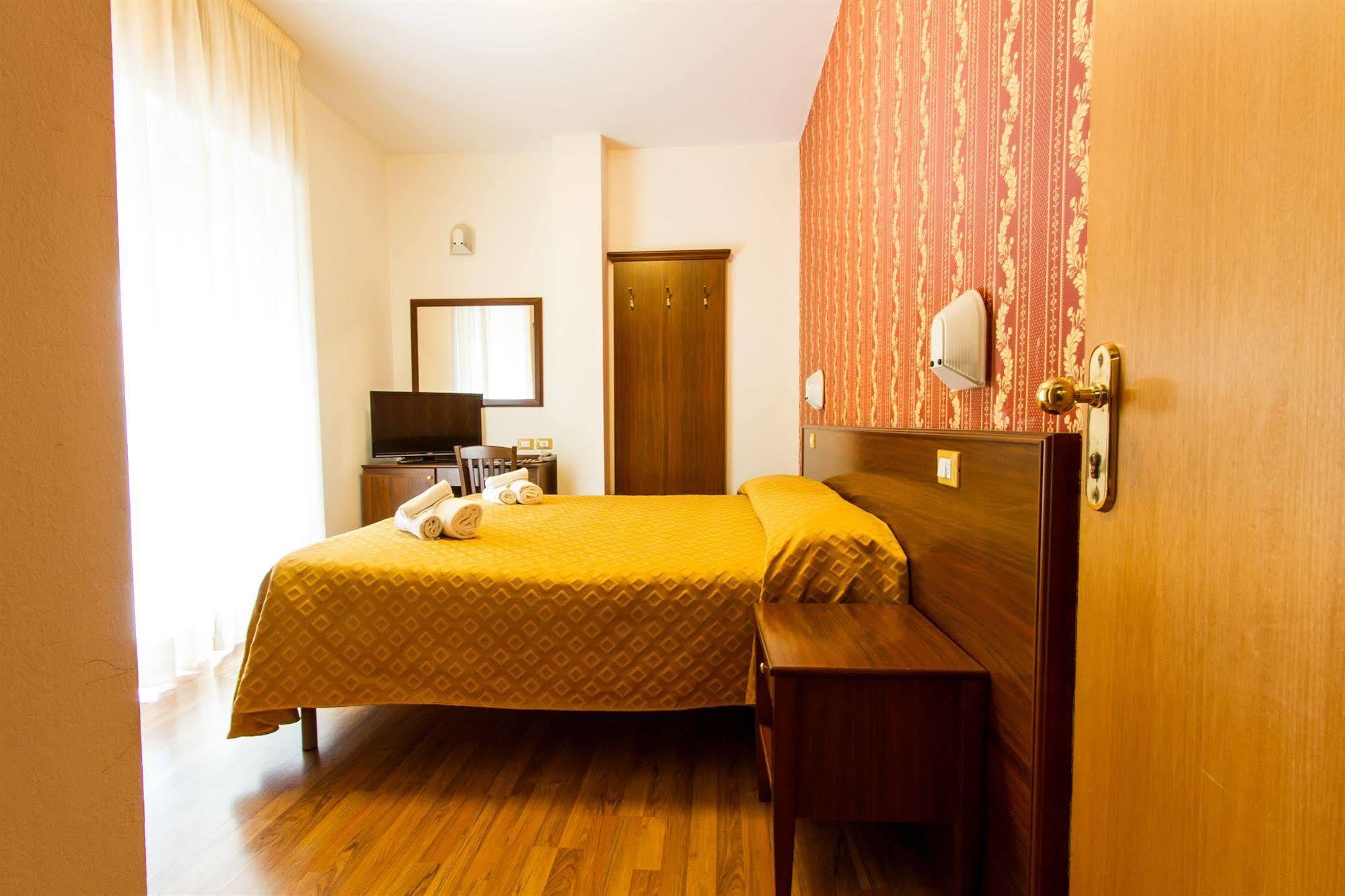 Hotel Monica Rimini Esterno foto